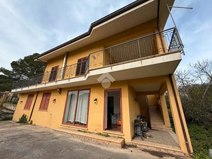 Casa con 11 locali in vendita in Via Pezzingoli, Monreale