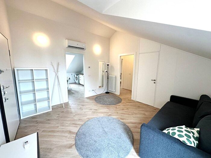 Casa trilocale in affitto in Via Monte Cengio, Santa Giulia, Milano
