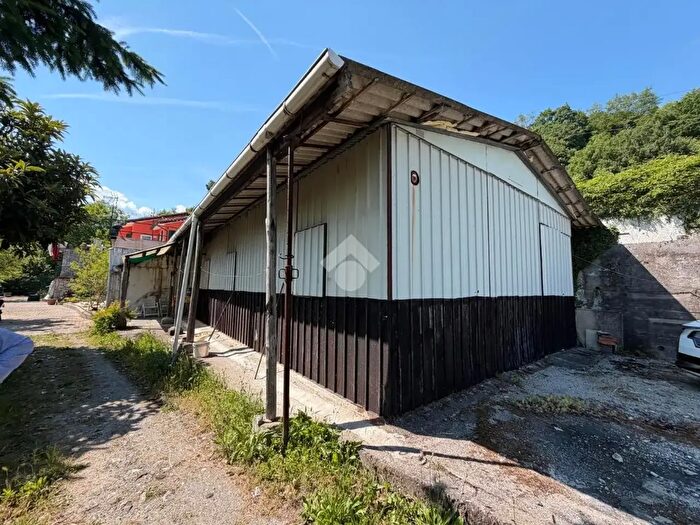 Casa trilocale in vendita in Via Costigliolo, Mignanego