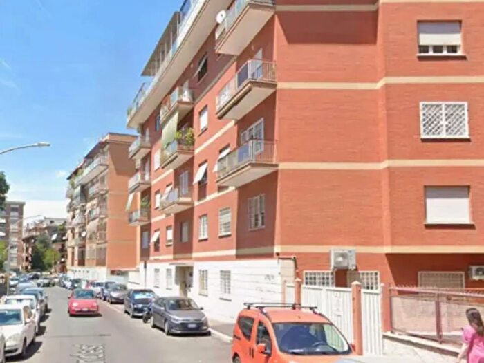 Appartamento trilocale in vendita in Via degli Irlandesi, Roma