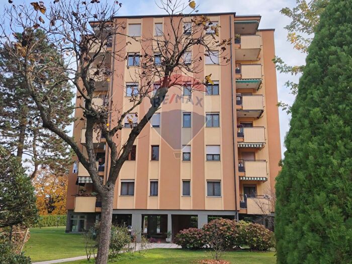 Appartamento trilocale in vendita in Via Labriola, Rho