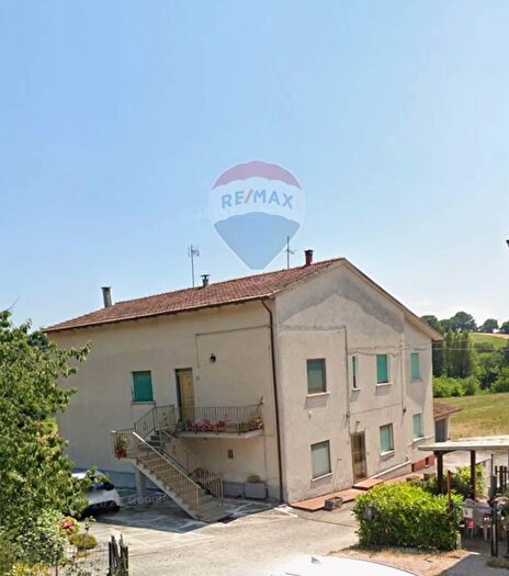 Appartamento con 6 locali in vendita in Via Flaminia, Fossato Di Vico