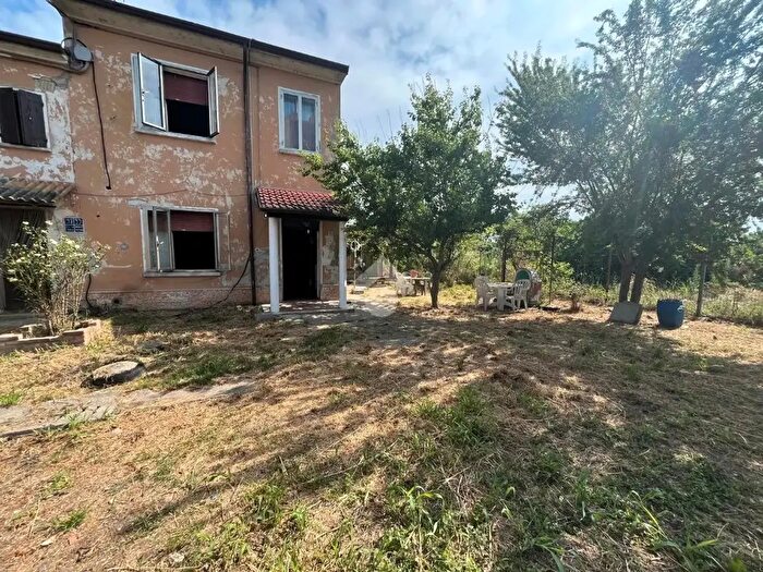 Casa quadrilocale in vendita in Via Randaccio, Roncoferraro