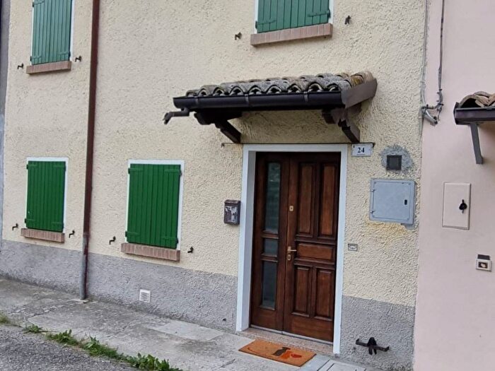 Casa con 5 locali in affitto in Via Poncema, Carpineti