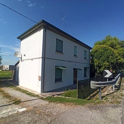 Casa quadrilocale in vendita in Via Glorie, Bagnacavallo