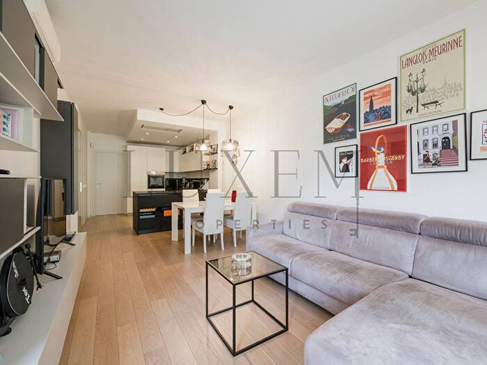Appartamento trilocale in affitto in Via Edmondo De Amicis, Corso Genova, Milano
