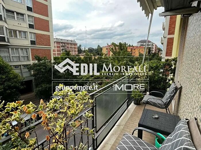 Appartamento con 7 locali in vendita in Modena