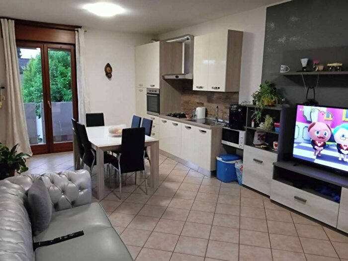 Appartamento trilocale in affitto in Centro, Arcole