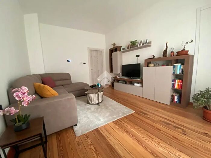 Appartamento trilocale in vendita in Via Belmonte, Torino