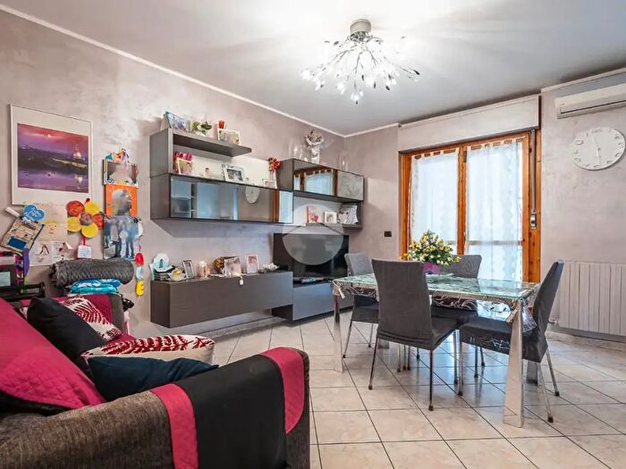 Appartamento trilocale in vendita in Via C l N, Grugliasco