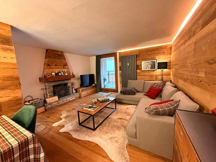 Appartamento trilocale in affitto in Via Circonvallazione, Centro, Courmayeur