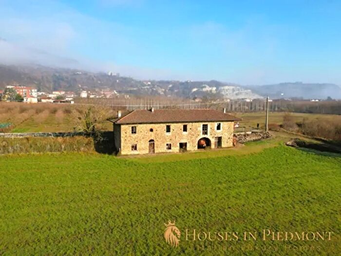 Casa con 6 locali in vendita in Vesime