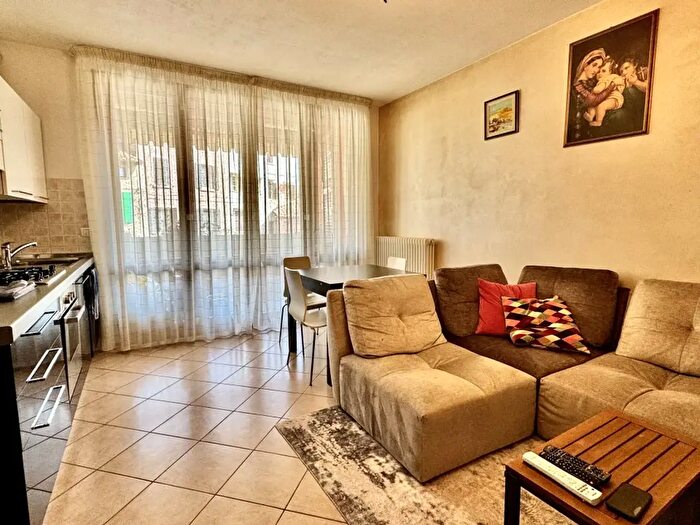 Appartamento trilocale in vendita in Via Nando Pesci, Medesano