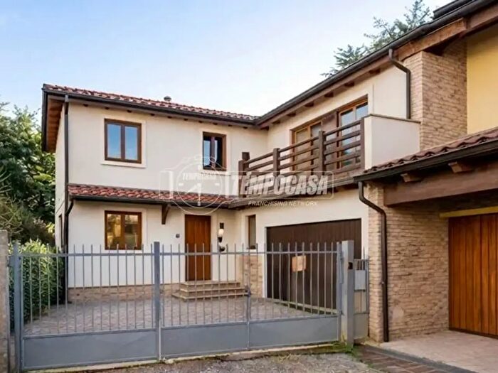 Casa con 5 locali in vendita in Via Alessandro Tassoni, Reggio nell'Emilia