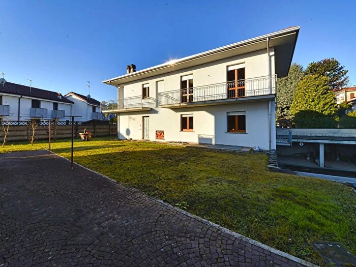 Casa quadrilocale in vendita in Via Tagliamento, Cislago