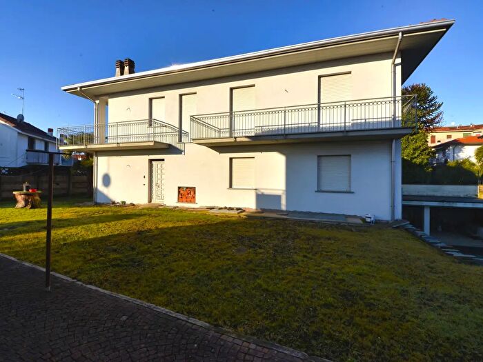 Case in Vendita e in Affitto - 2