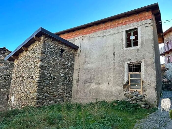Casa bilocale in vendita in Vezzedo, Cremia