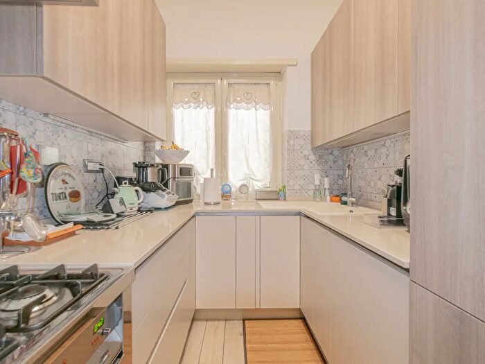 Appartamento trilocale in vendita in Via della Stazione del Lido, Roma