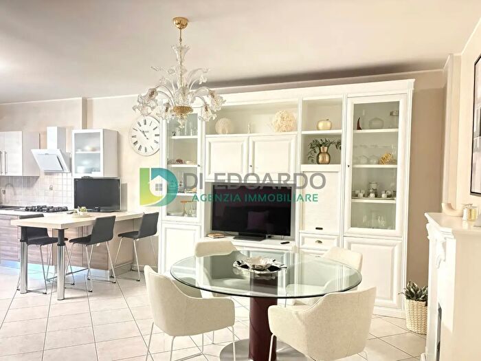 Appartamento quadrilocale in vendita in Via Giacomo Leopardi Snc, Martinsicuro