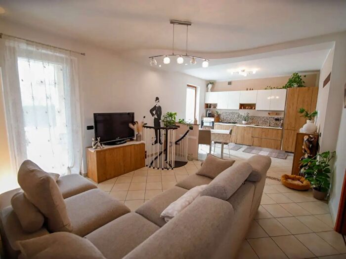 Appartamento con 5 locali in vendita in Via a Visetti, Montanaro