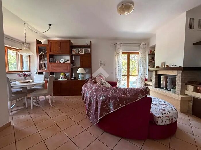 Casa quadrilocale in vendita in Via della Villa, Marsciano