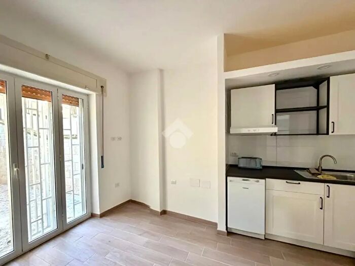 Appartamento monolocale in affitto in Viale Colli Aminei, Napoli