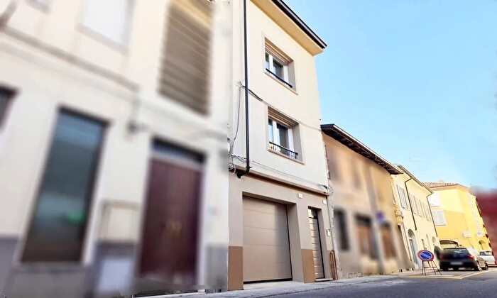 Casa con 10 locali in vendita in Fiorenzuola DArda