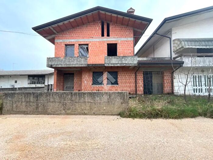 Casa quadrilocale in vendita in Via Monte Piana, Spresiano