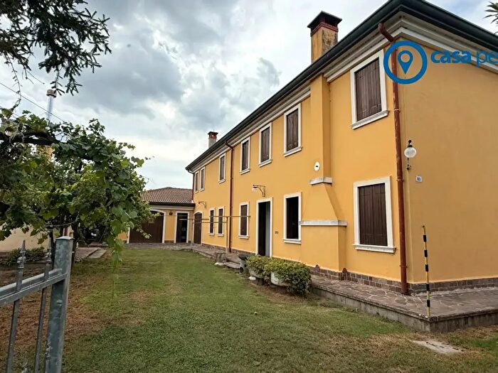 Casa quadrilocale in vendita in Via San Francesco d'Assisi, Ceregnano