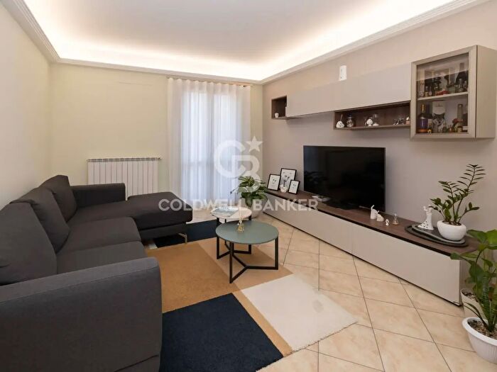 Appartamento con 6 locali in vendita in Via Loreto Gallinara, Modica