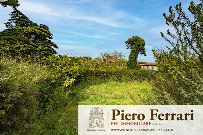 Appartamento con 7 locali in vendita in Napoli