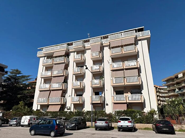 Appartamento con 5 locali in vendita in Largo Chiarelli, Battipaglia