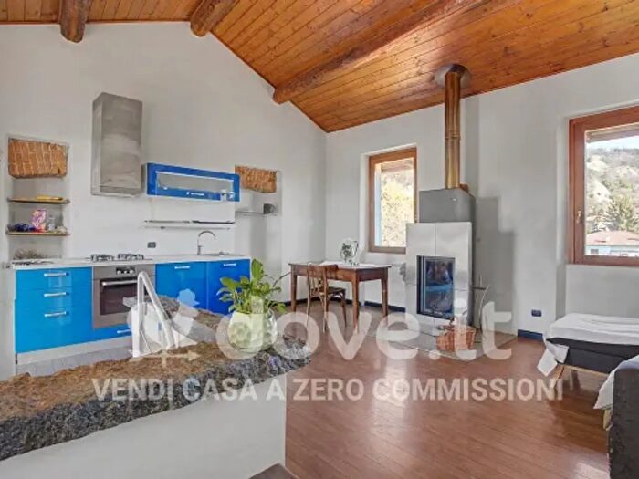 Appartamento trilocale in vendita in Vicolo Cadè, Caravate