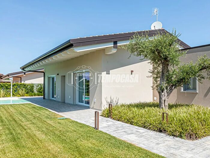 Appartamento quadrilocale in vendita in Padenghe Sul Garda