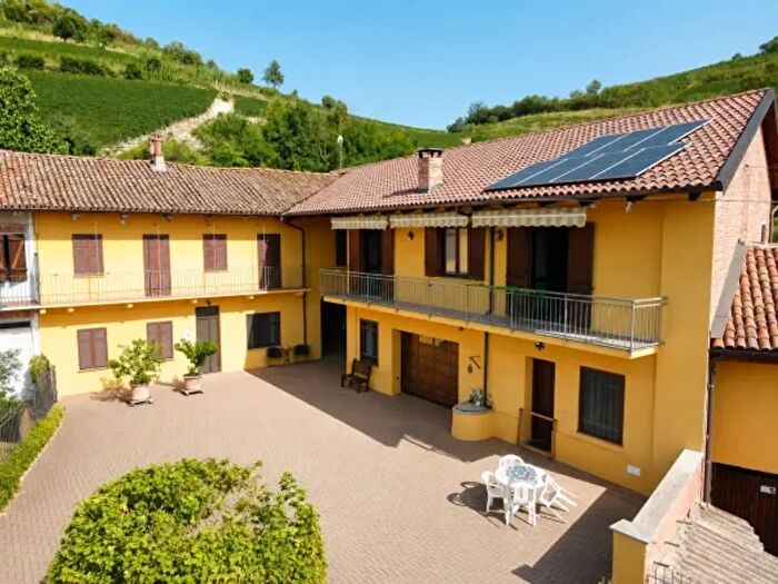 Casa con 6 locali in vendita in Corso Valpone, Canale