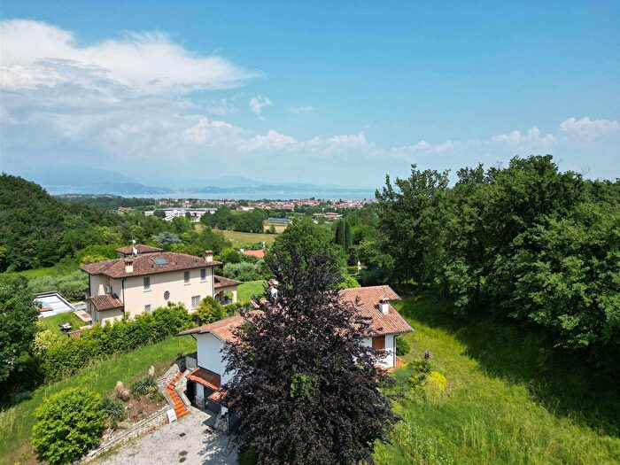 Casa con 14 locali in vendita in Via Castellana, Soiano Del Lago