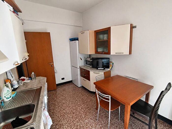 Appartamento trilocale in affitto in Via Generale Manfredo Fanti, Sampierdarena, Genova
