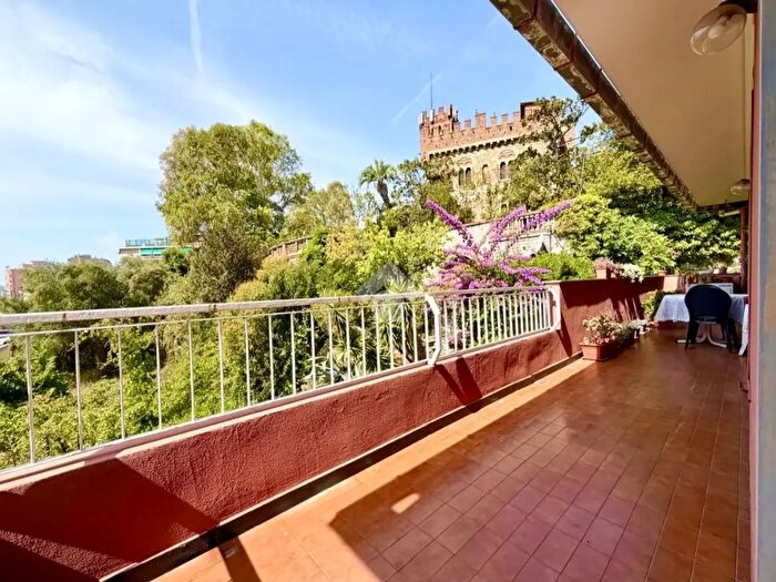 Appartamento con 6 locali in vendita in Via Gabriele Rossetti, Genova