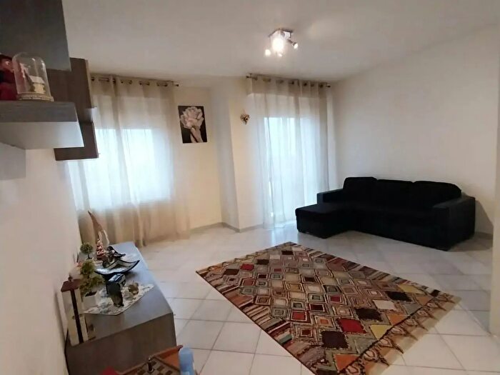 Appartamento con 6 locali in vendita in Cascina