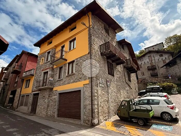 Casa con 6 locali in vendita in Via Codrobbio, Cimbergo