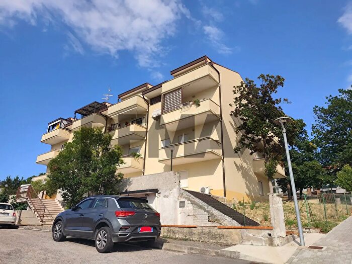 Appartamento con 7 locali in vendita in Via Olimpia, Castel Frentano