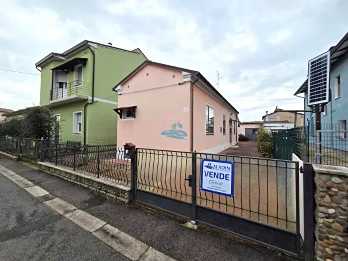 Casa trilocale in vendita in Via della Libertà, Ravenna