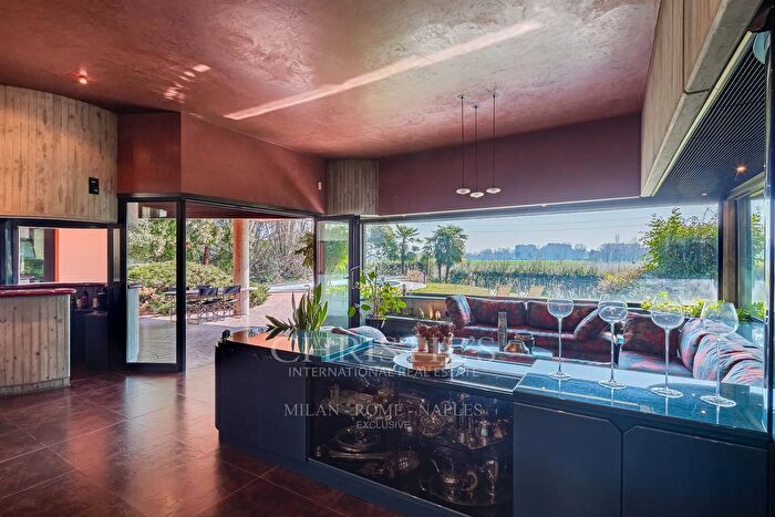 Casa con 11 locali in vendita in Strada Ottava, Segrate