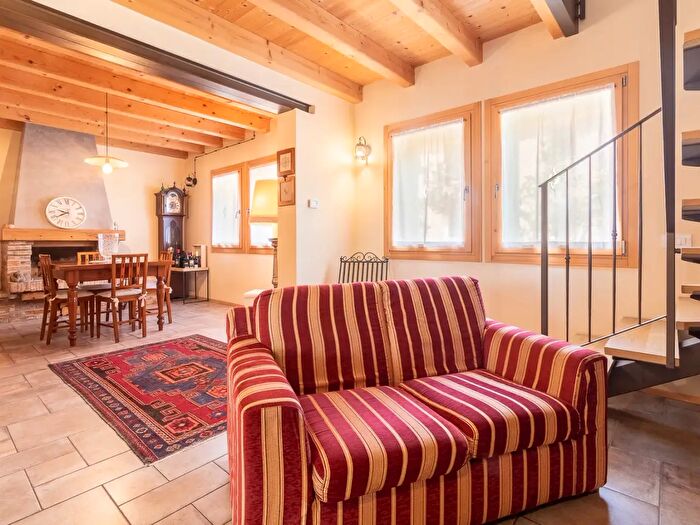Casa con 7 locali in vendita in Via Roma, Carmignano Di Brenta
