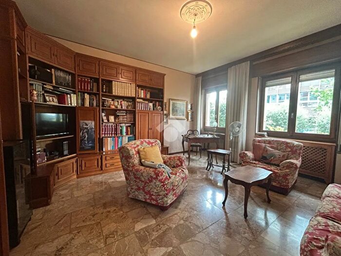 Appartamento con 5 locali in vendita in Viale Duca degli Abruzzi, Brescia