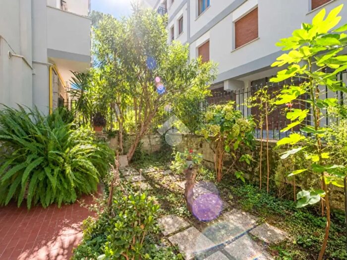 Appartamento trilocale in vendita in Via Roccaraso, Roma