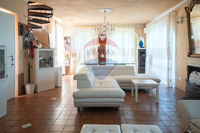 Casa con 10 locali in vendita in Frazione Costa, Arcevia