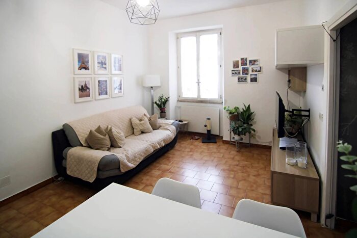 Appartamento bilocale in vendita in Via Capraia, Roma