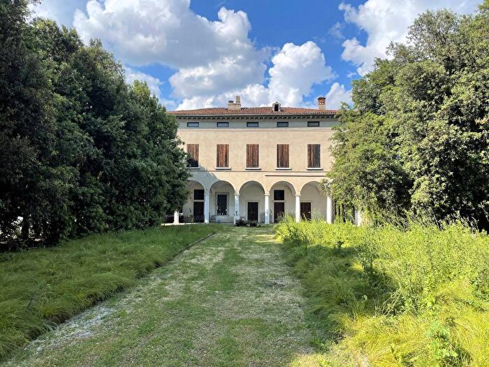 Casa con 6 locali in affitto in Chiesanuova, Brescia