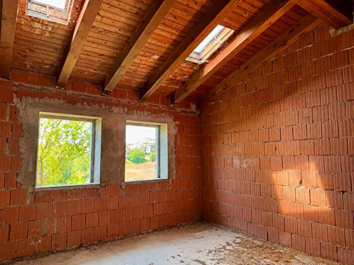 Casa con 6 locali in vendita in Via Piazzo, Zugliano